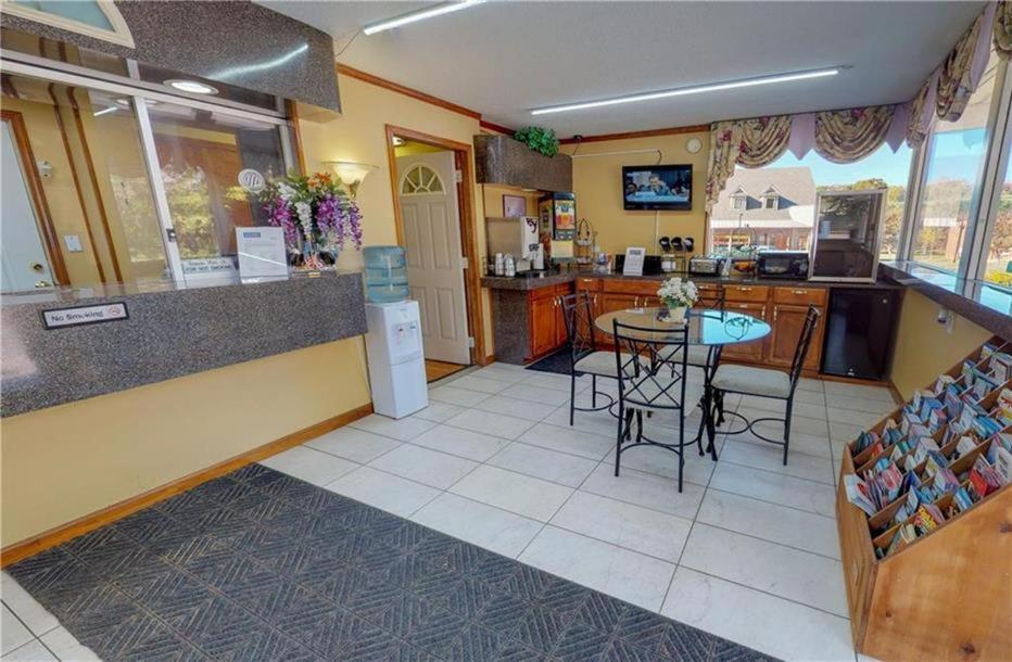 Econo Lodge كليمسون المظهر الخارجي الصورة